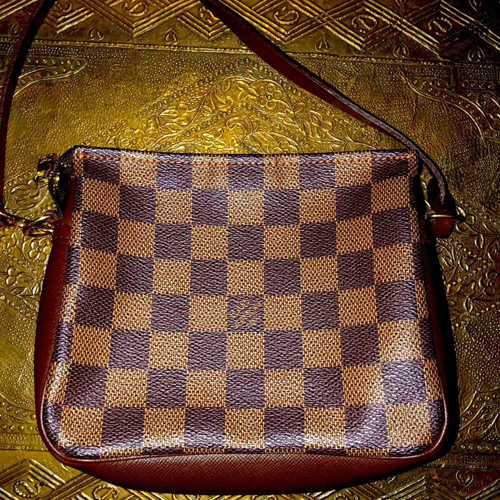 - AUTHENTIC vintage Louis Vuitton Trousse Pochet